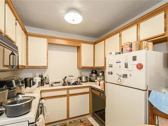 5th image of 512 SE Lee Haven Dr