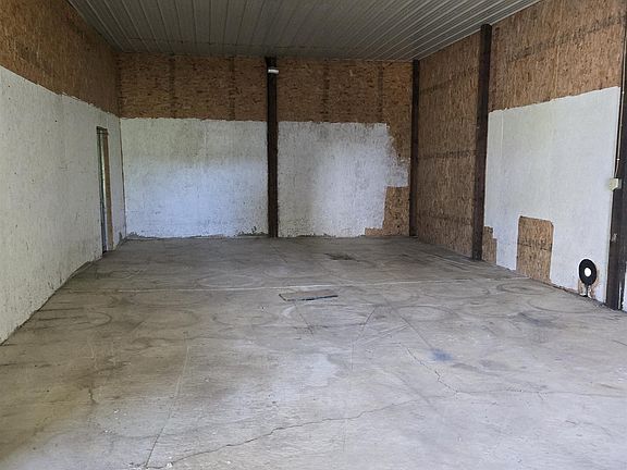 5th image of 404 Elkader St