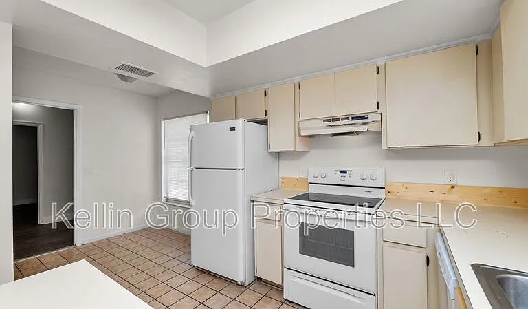 303 Regal Park Dr — Photo 14