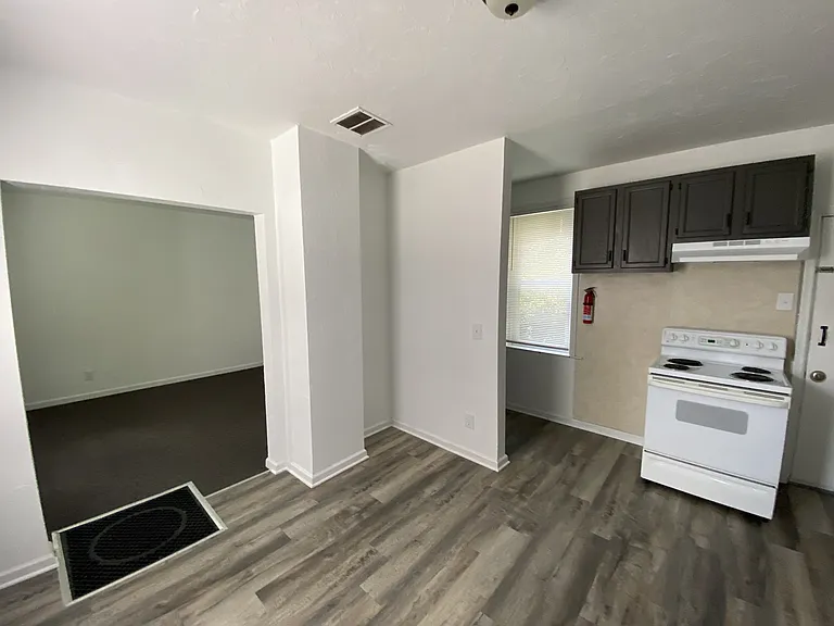 124 Cedar St — Photo 8