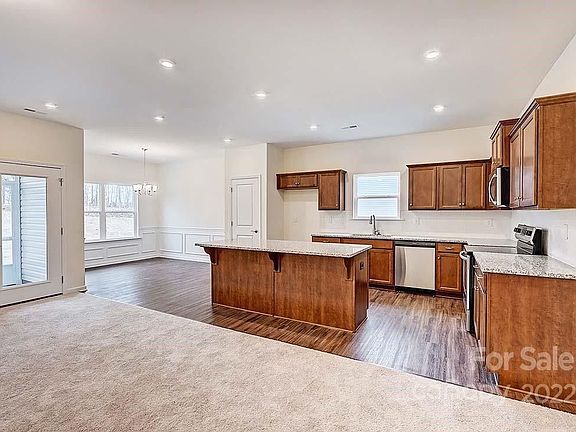 4th image of 2914 Parkwest Dr