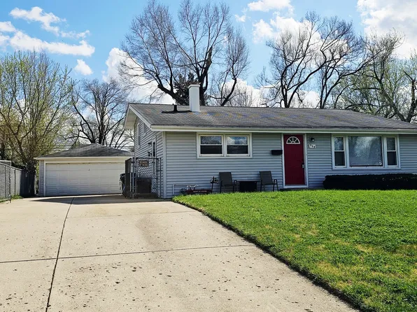 117 Cordova Rd, Carpentersville, IL 60110