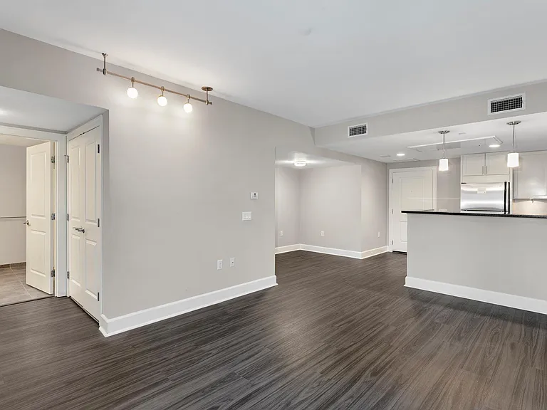 Parkside Commons Apartments — Photo 32