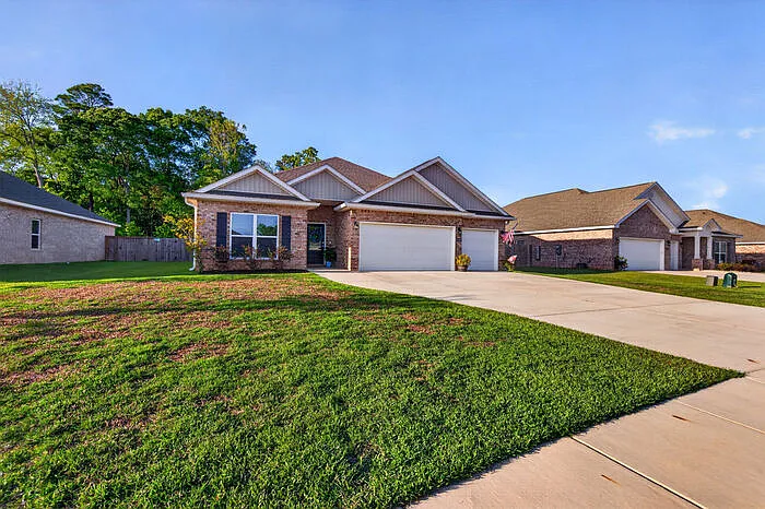 4 bed, 3.0 bath, 2304 sqft, $2,850 — Photo 4