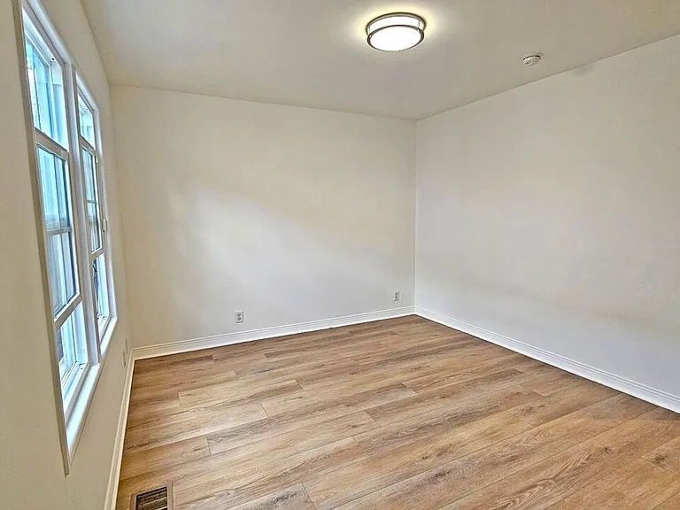 132 S La Peer Dr — Photo 21