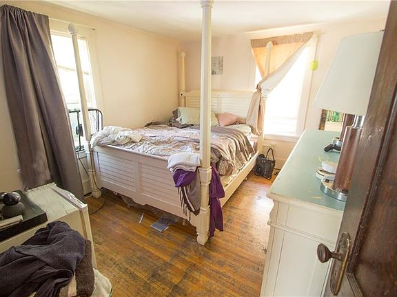 5th image of 179 Rockview Ter