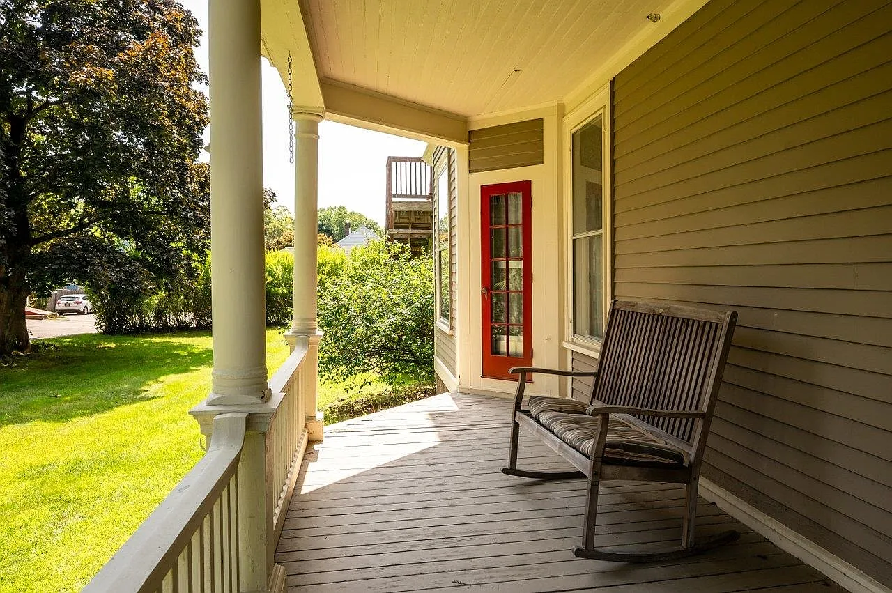 4 bed, 2.0 bath, 3730 sqft, $3,650 — Photo 4