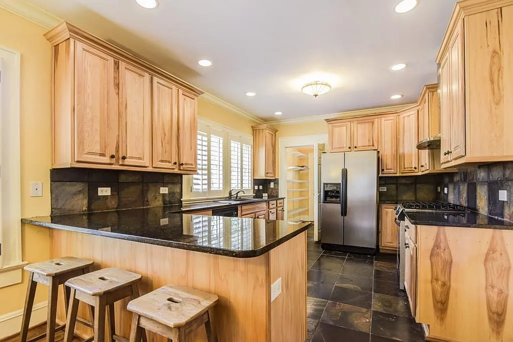 Kitchen - 231 Montgomery St
