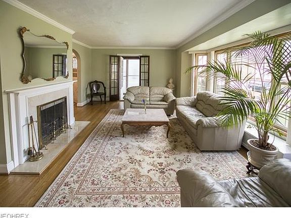 3rd image of 20595 Beachwood Dr