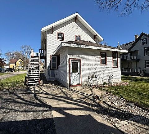 2nd image of 620 Main St S