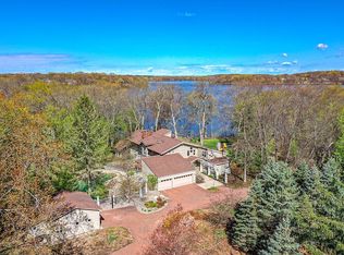 13 Skillman Ln, North Oaks, MN 55127