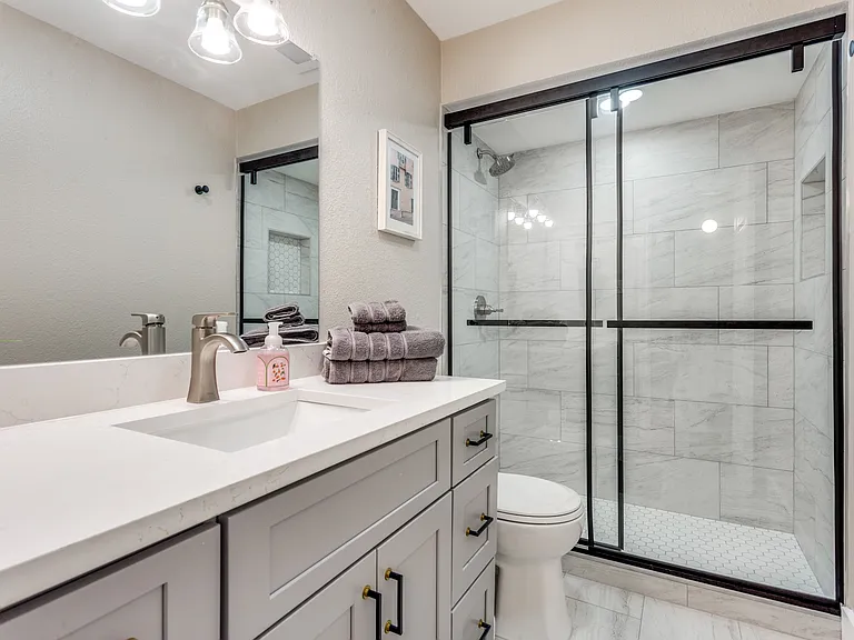 926 Hillside Ln — Photo 8