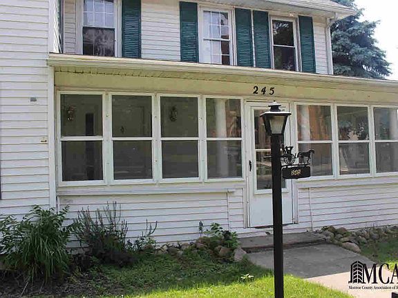 4th image of 245 Carey St