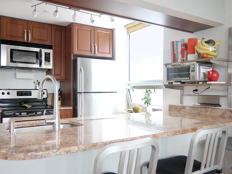 358 Grove St #2C — Photo 4