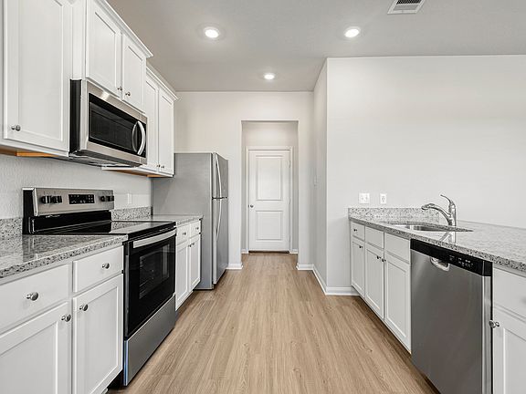 The kitchen comes with a full suite of energy-efficient appliances!