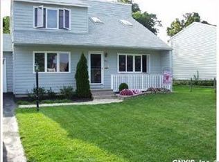 416 Weatheridge Dr, Camillus, NY 13031