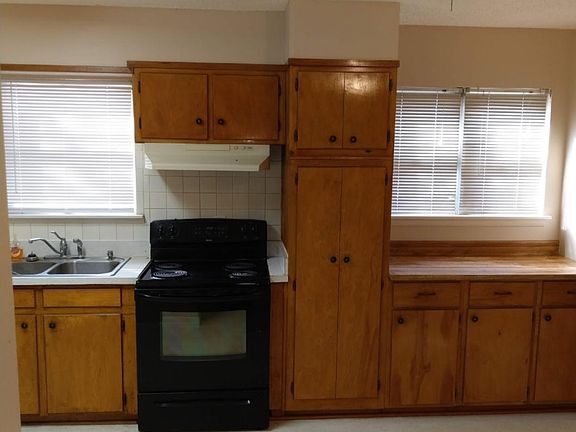 5th image of 325 Glenn Dr