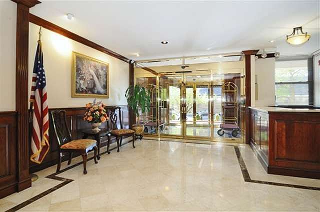 2nd image of 201 Saint Pauls Ave #816