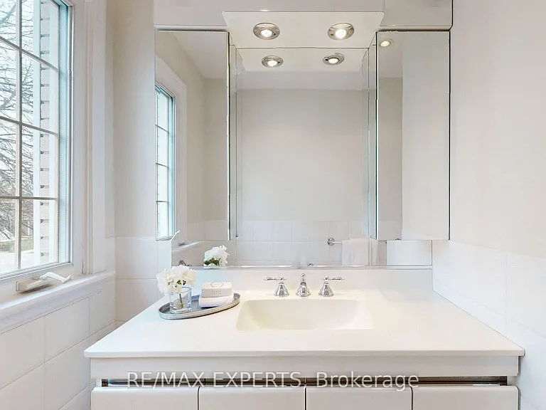 187 Cassandra Blvd — Photo 22