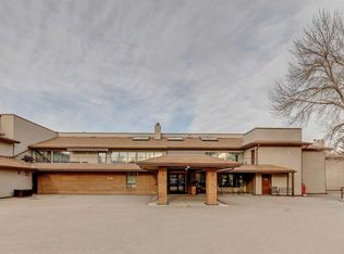 2425 S 90th Ave SW #105, Calgary, AB T2V4X8