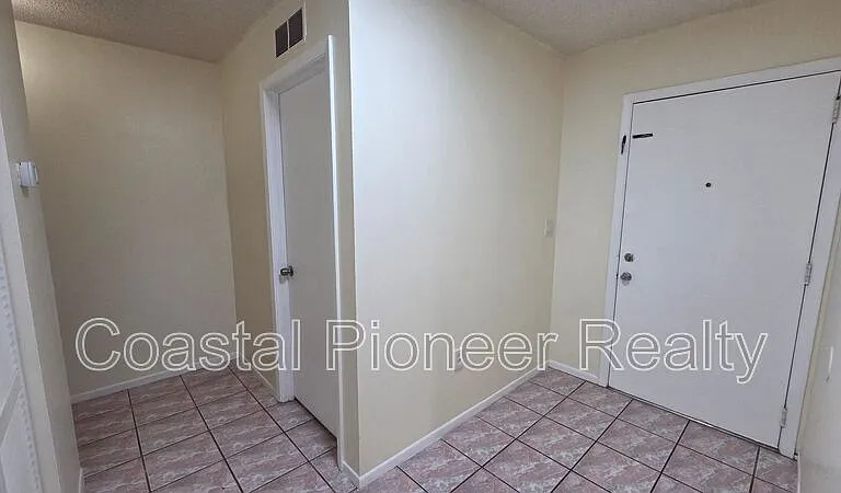 4817 Cypress Tree Dr — Photo 11