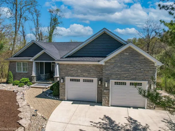77 Braemar Dr, Valparaiso, IN 46385