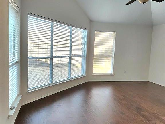 5th image of 1433 Woodmont Dr