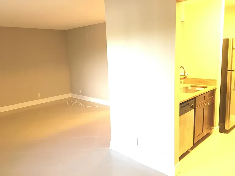 808 Meadows Cir #808 — Photo 5