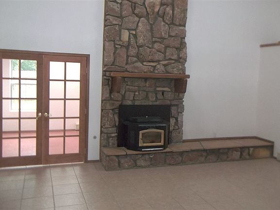 3rd image of 25 Karen Cir