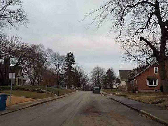 5th image of 222 E South St