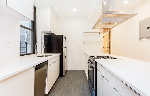 Rented by Uptown Flats LLC | media 18