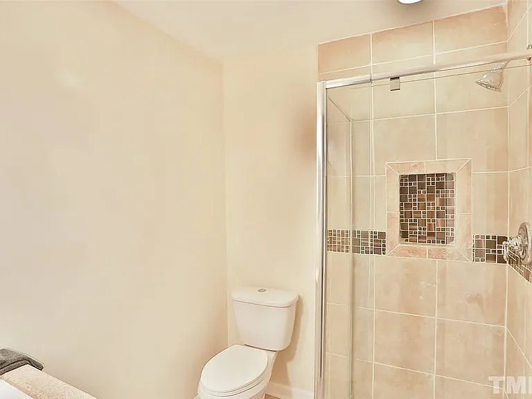 711 N Hyde Park Ave — Photo 13