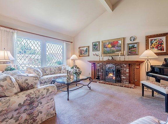 23 Basswood Ave Oak Park CA-large-006-04