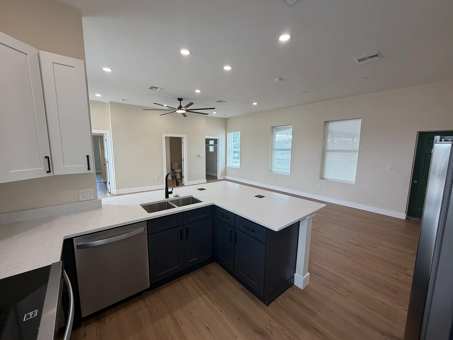 4 bed, 1800 sqft, $2,350 — Photo 2