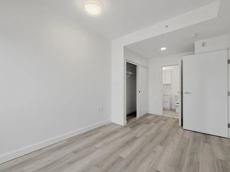 2511 Carolina St — Photo 103