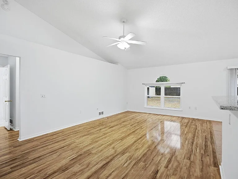 38 Bud Field Dr — Photo 9