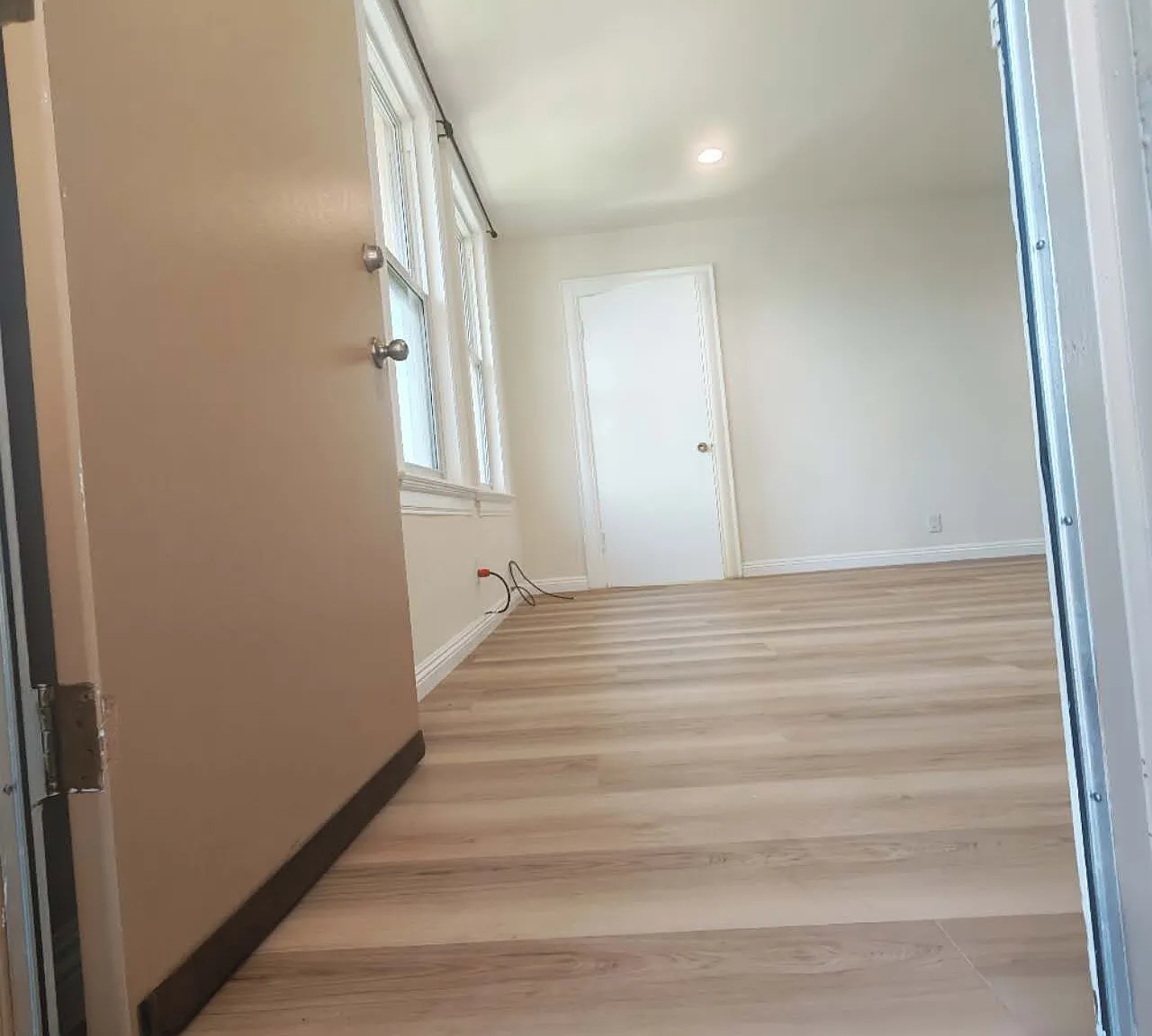 505 N Marengo Ave — Photo 4