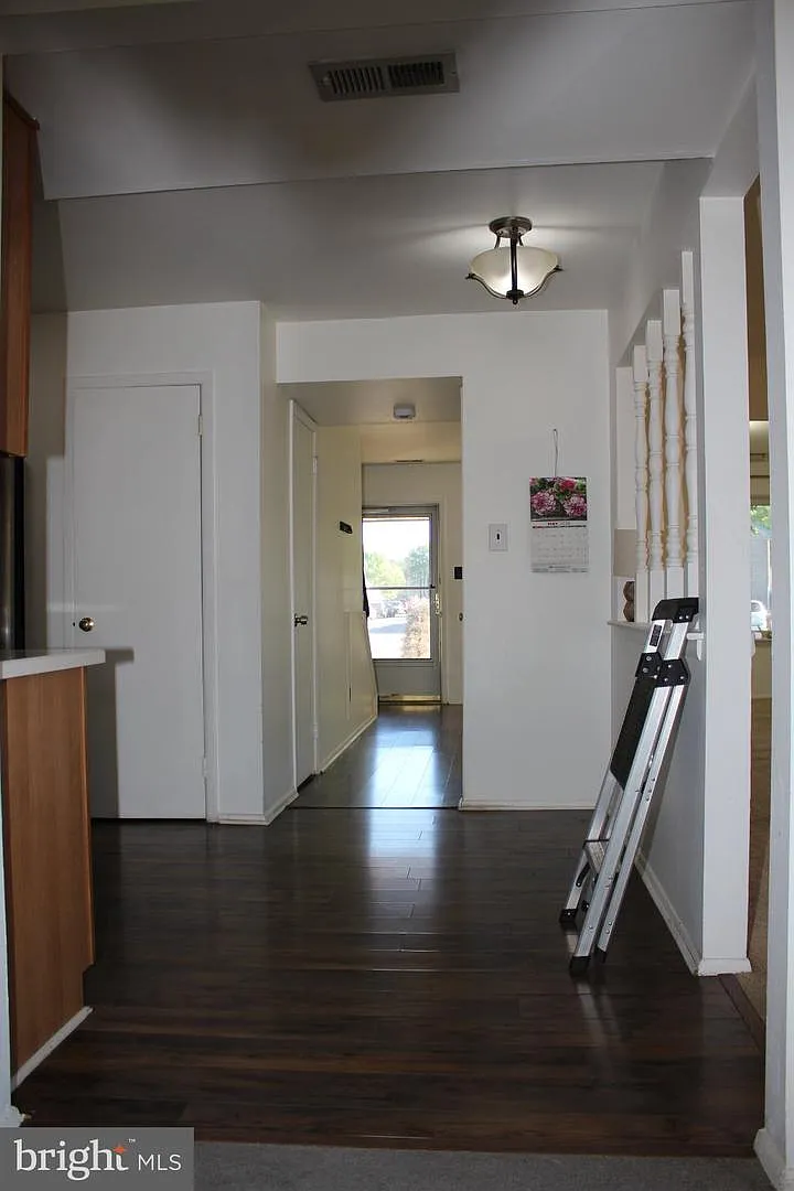 3 bed, 1.5 bath, 1847 sqft, $2,500 — Photo 2