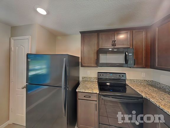 5th image of 2871 Chalmer St
