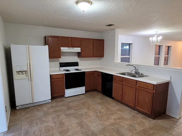 2608 Plantation Dr — Photo 9