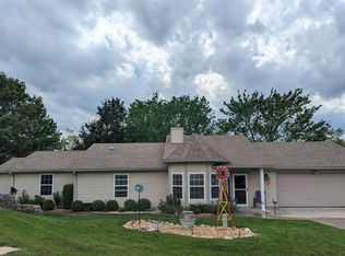 67 Starrville Pl, Reeds Spring, MO 65737