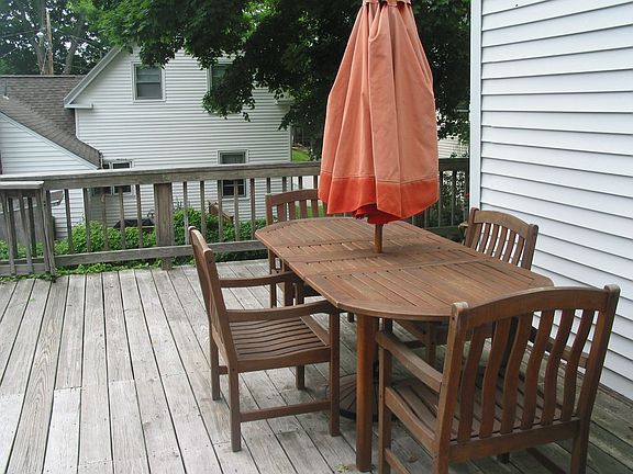 Great deck with lots of space for entertaining