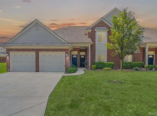 14350 Shadywood Dr, Sterling Heights, MI 48312