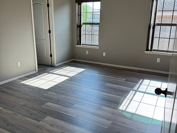 3rd image of 508 W Worchester