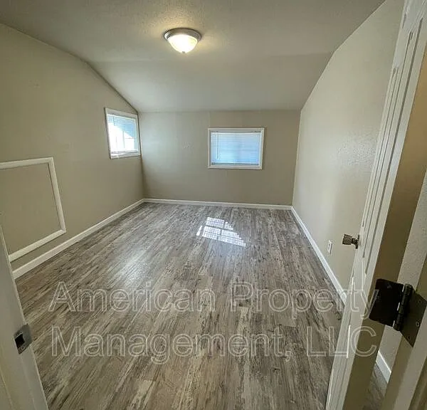 3605 1/2 E 16th St #B — Photo 17