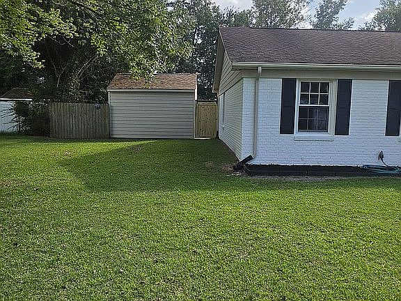4th image of 110 Glen Dr