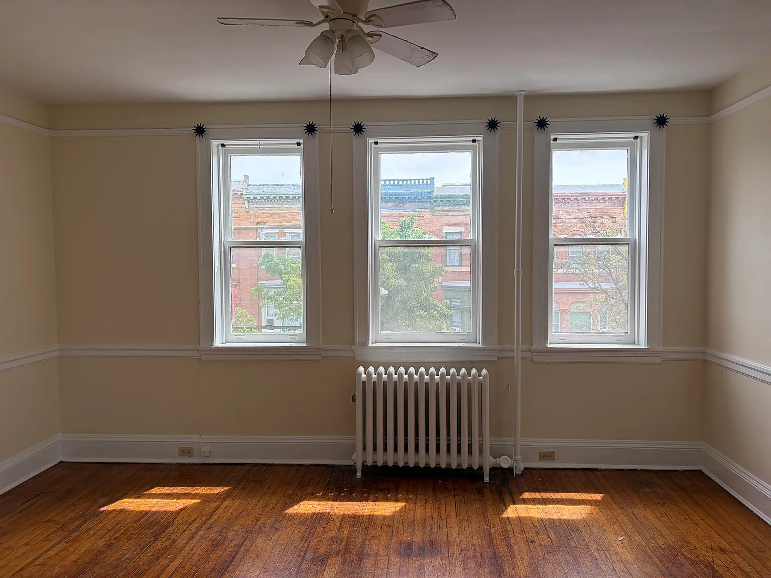 2 bed, 900 sqft, $1,600 — Photo 3