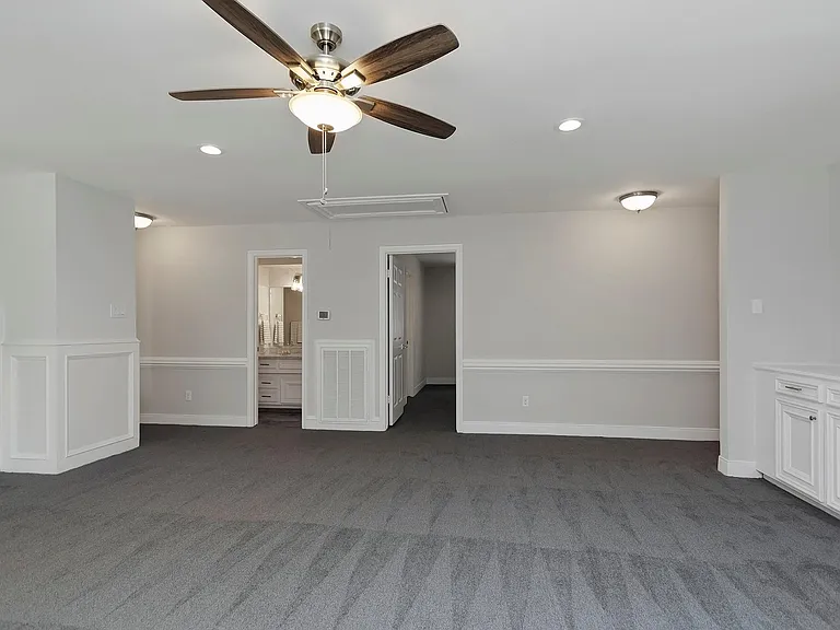 810 Herdsman Dr — Photo 34