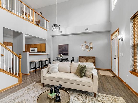 4th image of 713 Cobblestone Way