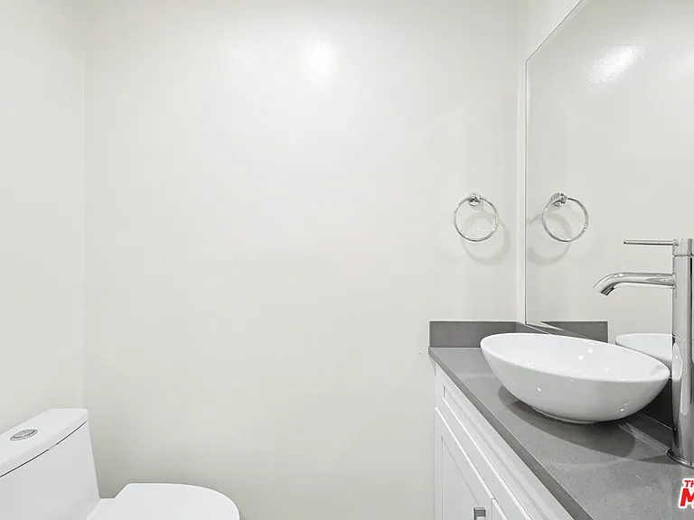 136 S Palm Dr #103 — Photo 10